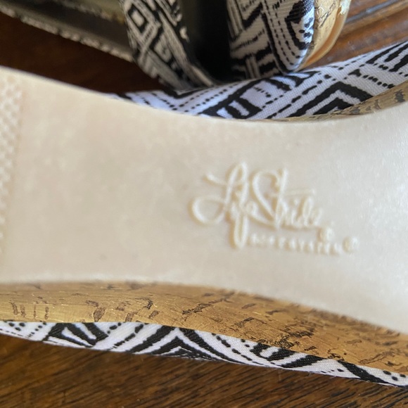 NWT LIFE STRUDE Black/ white fashion forward wedges with cork heel. - Picture 5 of 8